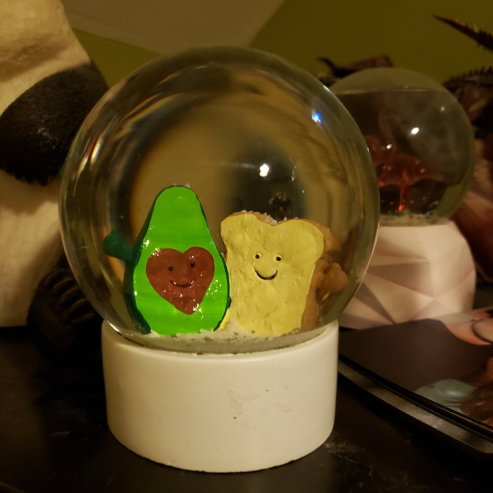 Avocado toast snow globe